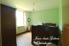 Maison à vendre avec de beaux volumes, à quelques minutes de Brousse-le-château (12)