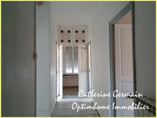En exclusivité, à vendre à Aigues Vives (11), une maison de village avec un grand garage, une cour et une terrasse – à rénover.