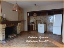 A Malves-en-Minervois, en exclusivité : maison de village de caractère à réinventer avec cour, terrasse et dépendances.
