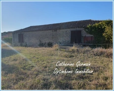En exclusivité, à vendre à Montbrun des Corbières ; Ensemble composé de 2 maisons en cours de rénovation, d’une magnifique cave viticole le tout sur un terrain de 1409m².