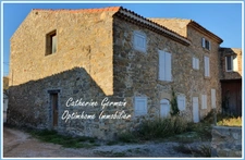 En exclusivité, à vendre à Montbrun des Corbières ; Ensemble composé de 2 maisons en cours de rénovation, d’une magnifique cave viticole le tout sur un terrain de 1409m².