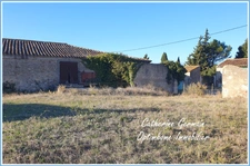 En exclusivité, à vendre à Montbrun des Corbières ; Ensemble composé de 2 maisons en cours de rénovation, d’une magnifique cave viticole le tout sur un terrain de 1409m².