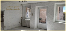 A louer à Moussoulens ; maison de village ; 2 chambres ; 1 cour ; 1 dépendance, 1 terrasse.