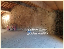 En exclusivité, à vendre à Montbrun des Corbières ; Ensemble composé de 2 maisons en cours de rénovation, d’une magnifique cave viticole le tout sur un terrain de 1409m².