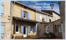 A louer à Moussoulens ; maison de village ; 2 chambres ; 1 cour ; 1 dépendance, 1 terrasse.