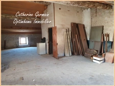 En exclusivité, à vendre à Montbrun des Corbières ; Ensemble composé de 2 maisons en cours de rénovation, d’une magnifique cave viticole le tout sur un terrain de 1409m².