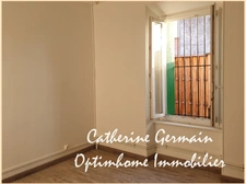 En exclusivité, à vendre à Aigues Vives (11), une maison de village avec un grand garage, une cour et une terrasse – à rénover.