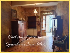 A Malves-en-Minervois, en exclusivité : maison de village de caractère à réinventer avec cour, terrasse et dépendances.