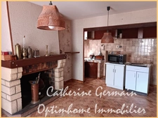 A Malves-en-Minervois, en exclusivité : maison de village de caractère à réinventer avec cour, terrasse et dépendances.