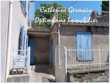 A Malves-en-Minervois, en exclusivité : maison de village de caractère à réinventer avec cour, terrasse et dépendances.