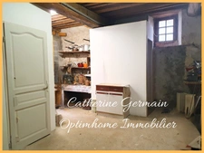 A Malves-en-Minervois, en exclusivité : maison de village de caractère à réinventer avec cour, terrasse et dépendances.