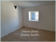 En exclusivité, à vendre à Montbrun des Corbières ; Ensemble composé de 2 maisons en cours de rénovation, d’une magnifique cave viticole le tout sur un terrain de 1409m².