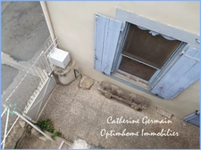 A Malves-en-Minervois, en exclusivité : maison de village de caractère à réinventer avec cour, terrasse et dépendances.
