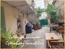 A vendre, à La Caunette - Maison de village avec cour, balcon et annexe