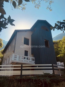 Immeuble 10 appartements + salle de restauration et cuisine professionnelle