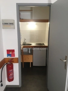Immeuble 10 appartements + salle de restauration et cuisine professionnelle
