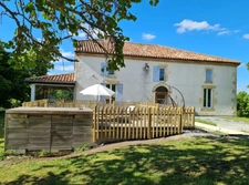 Propriété avec gîte de groupe, piscine et 1,4 hectare de terrain PINEL HAUTERIVE (47)