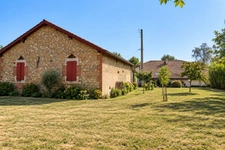 CASSENEUIL (47) Ancien corps de ferme en pierre – 1 hectare, dépendances et beau potentiel