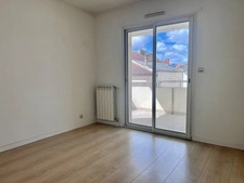 Appartement lumineux de 90 m² avec terrasse et parking sécurisé – Centre-ville de Villeneuve-sur-Lot (47)