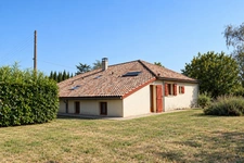CASSENEUIL (47) Ancien corps de ferme en pierre – 1 hectare, dépendances et beau potentiel