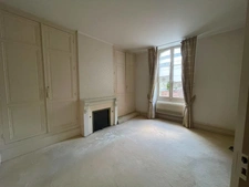 Le charme de l’ancien, de beaux volumes et un grand jardin SAINTE LIVRADE SUR LOT (47)