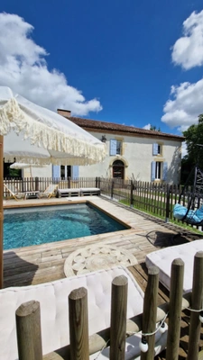 Propriété avec gîte de groupe, piscine et 1,4 hectare de terrain PINEL HAUTERIVE (47)