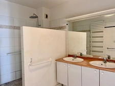 Appartement lumineux de 90 m² avec terrasse et parking sécurisé – Centre-ville de Villeneuve-sur-Lot (47)