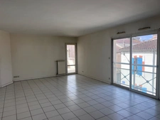 Appartement lumineux de 90 m² avec terrasse et parking sécurisé – Centre-ville de Villeneuve-sur-Lot (47)