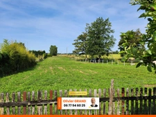 TERRAIN 2379M² - PROCHE SAINT-JUNIEN - ENVIRONNEMENT CALME ET CAMPAGNE