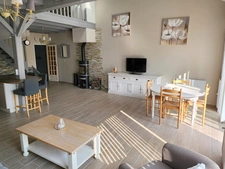 LOCATION MAISON MEUBLEE - GARAGE - TERRASSE - PROCHE TOUTES COMMODITES