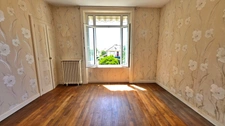 Maison de Maitre à rénover avec Jardin et Dépendances - Centre-bourg - Proche commodités