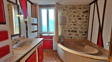 Grande maison familiale en Pierre avec Jardin - Piscine et Ruisseau- Proche saint-Junien
