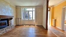 Maison de Maitre à rénover avec Jardin et Dépendances - Centre-bourg - Proche commodités