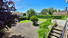Maison de Maitre à rénover avec Jardin et Dépendances - Centre-bourg - Proche commodités