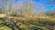 TERRAIN DE LOISIR AVEC CABANON + CHENIL 10 BOXES