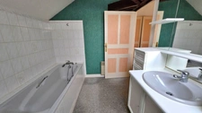 Maison de Maitre à rénover avec Jardin et Dépendances - Centre-bourg - Proche commodités