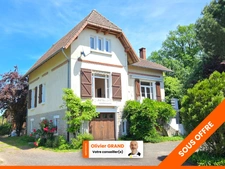 Maison de Maitre à rénover avec Jardin et Dépendances - Centre-bourg - Proche commodités