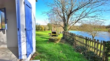 TERRAIN DE LOISIR AVEC ETANG ET MAISONNETTE DE REPOS + APPENTI + GARAGE - CADRE CALME ET VERDOYANT