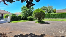 Maison de Maitre à rénover avec Jardin et Dépendances - Centre-bourg - Proche commodités