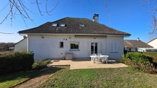 Grande maison Familiale avec Garage et Jardin - Proche Centre-bourg et Commodités 