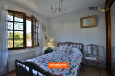 Maison traditionnelle 4 chambres, piscine et garage double en secteur résidentiel