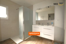 Maison attenante avec studio à aménager