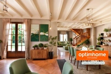 Maison traditionnelle 4 chambres, piscine et garage double en secteur résidentiel