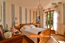 Maison traditionnelle 4 chambres, piscine et garage double en secteur résidentiel