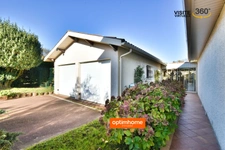 Maison traditionnelle 4 chambres, piscine et garage double en secteur résidentiel