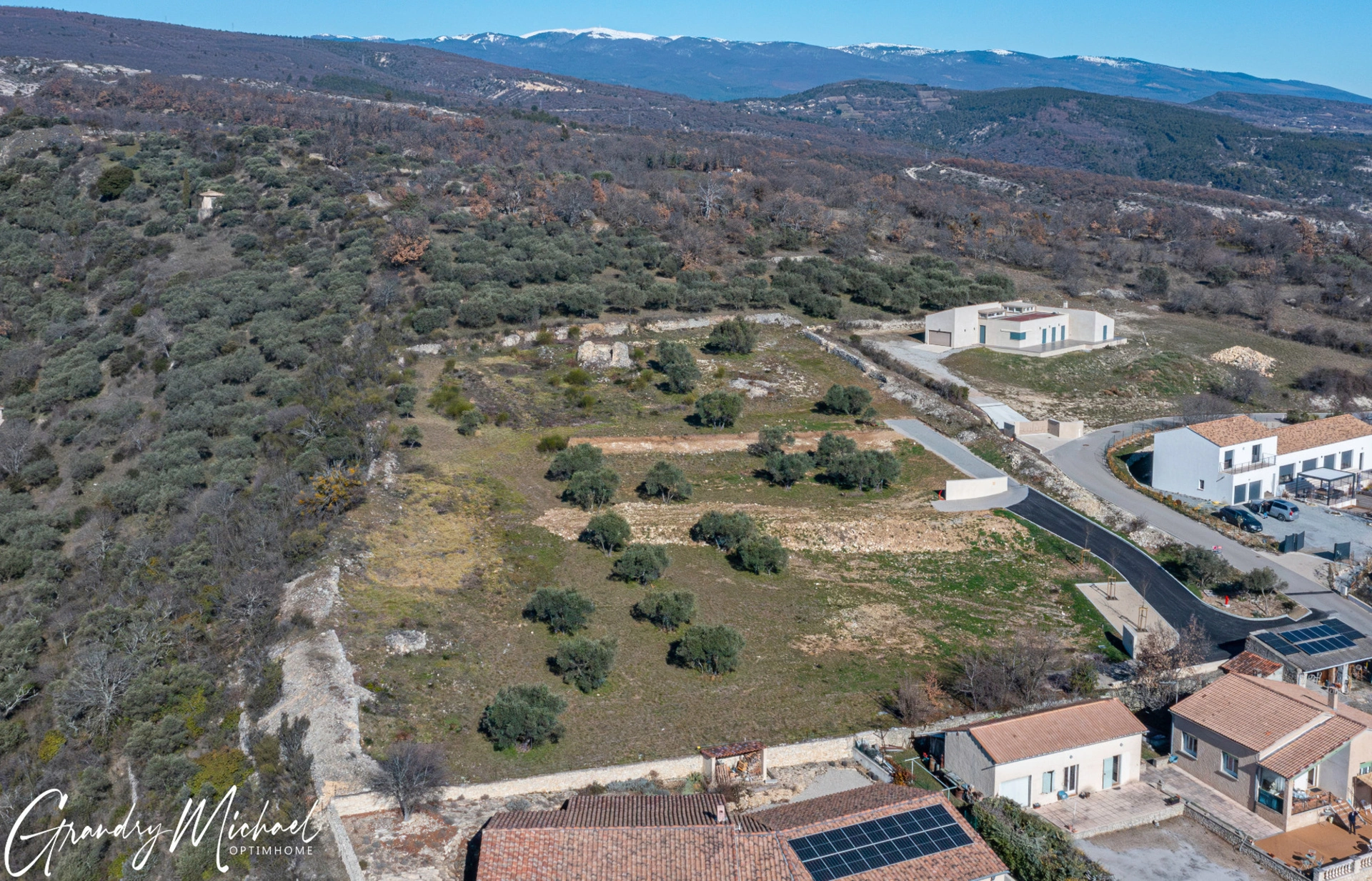 Terrain d’exception avec vue panoramique de 2 400,00 m² FORCALQUIER (04) · 235 000 €