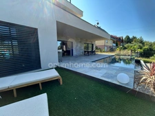 BRUNSTATT, sur les hauteurs, Splendide Villa d'architecte de 190m², 6.50ares, prestation haut de gamme (béton ciré, parquet massif, climatisation, piscine à débordement etc...) Top emplacement!