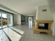 RANTZWILLER, 5min de SIERENTZ, magnifique Villa familiale 189m², 4chambres, 2salles de bains, 12ares, prestation haut de gamme, climatisation, panneau solaire etc... Cadre idyllique. Top emplacement!