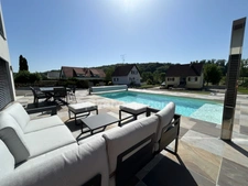 BETTENDORF, 2min de HIRSINGUE, Villa d'architecte, 222m² habitable (+400m² surface totale), suite parentale, piscine chauffée, pool house, jacuzzi, 14.87ares. Prestations et matériaux Premium.