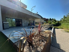 BRUNSTATT, sur les hauteurs, Splendide Villa d'architecte de 190m², 6.50ares, prestation haut de gamme (béton ciré, parquet massif, climatisation, piscine à débordement etc...) Top emplacement!